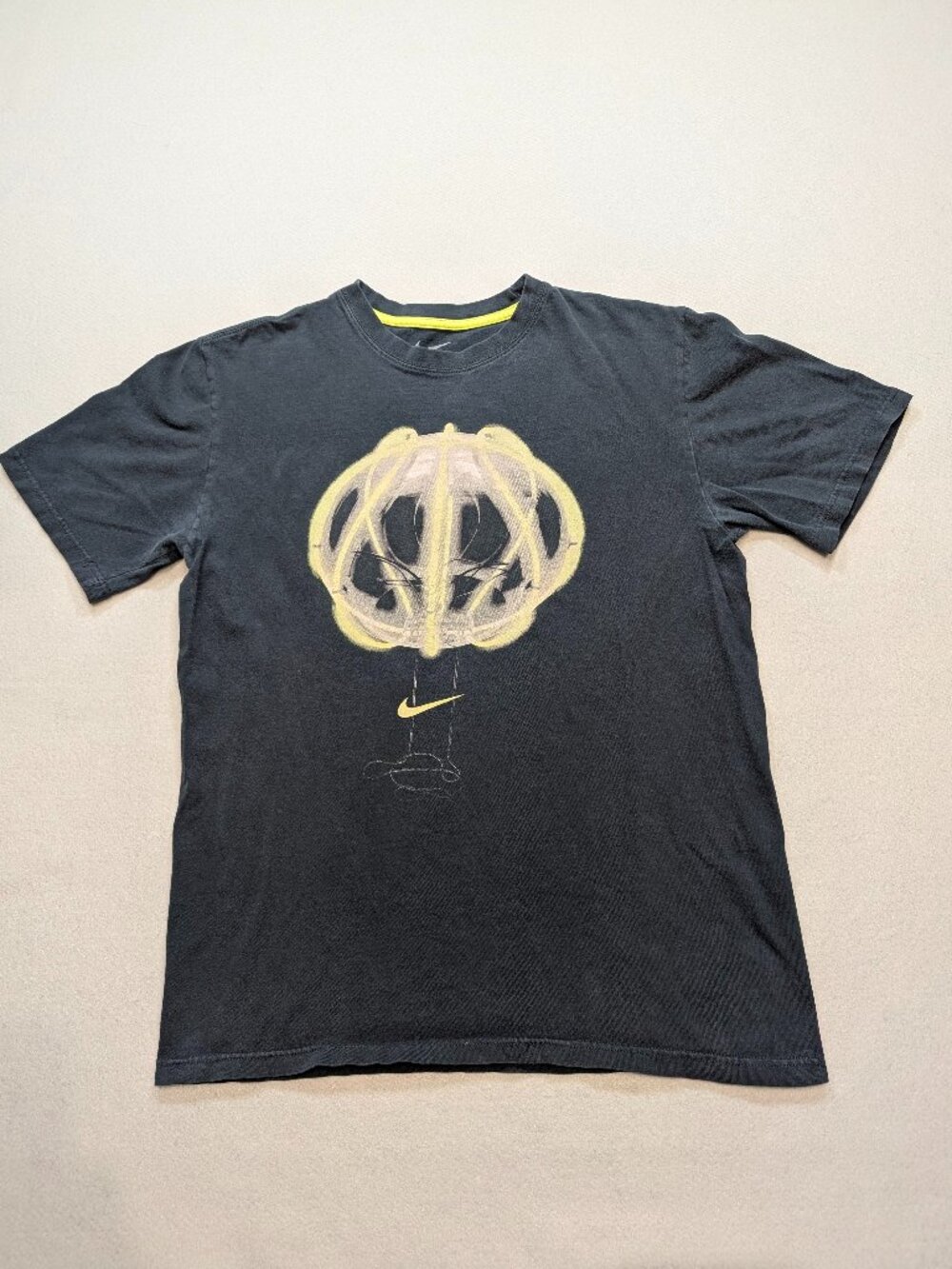 Nike Men's M Washed Black Yellow Graphic Swoosh Streetwear Tee